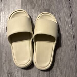 Original Beach Shower Sandals Slides, Cream, Size 40-41 (but fits a women's 8)
